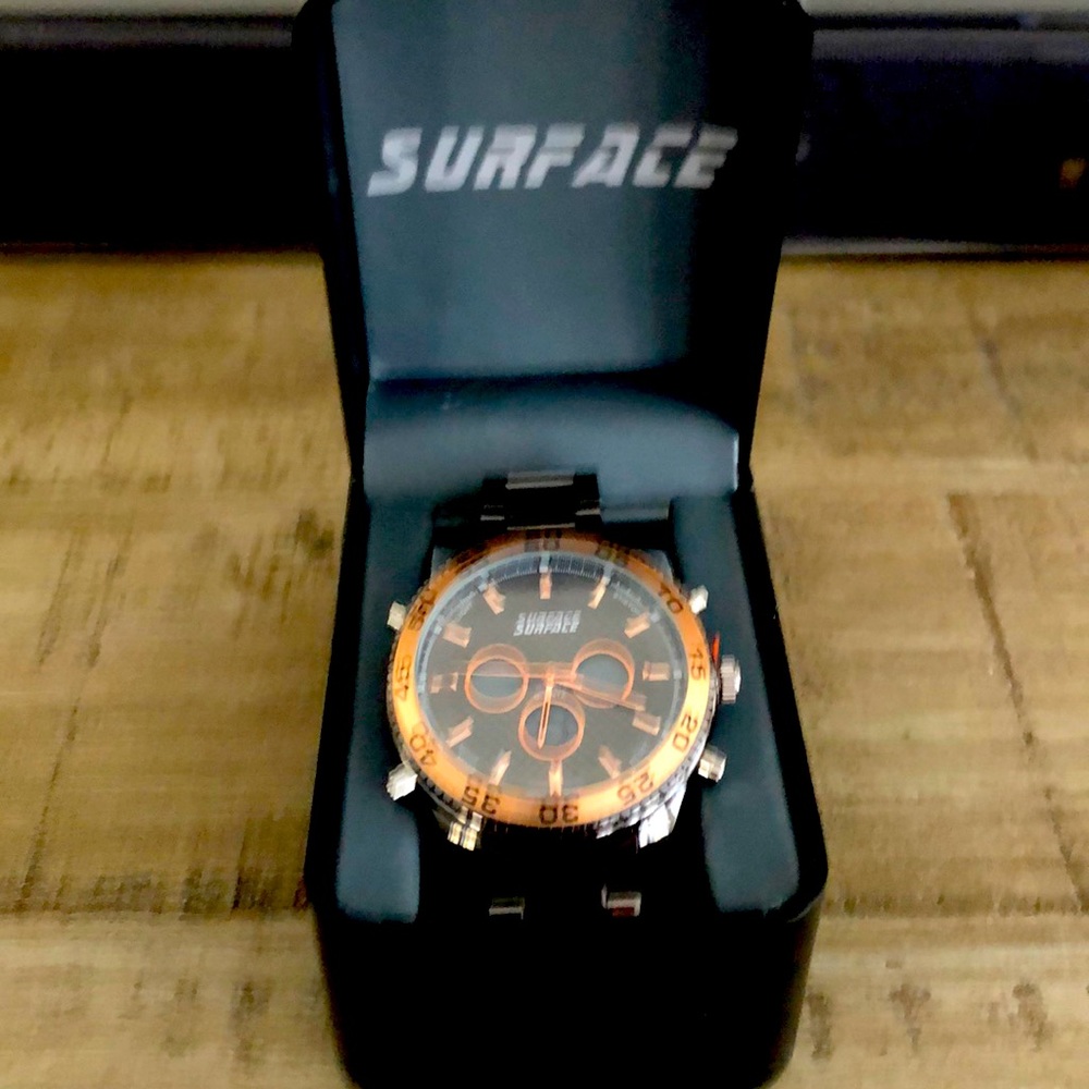 Men’s surface watch